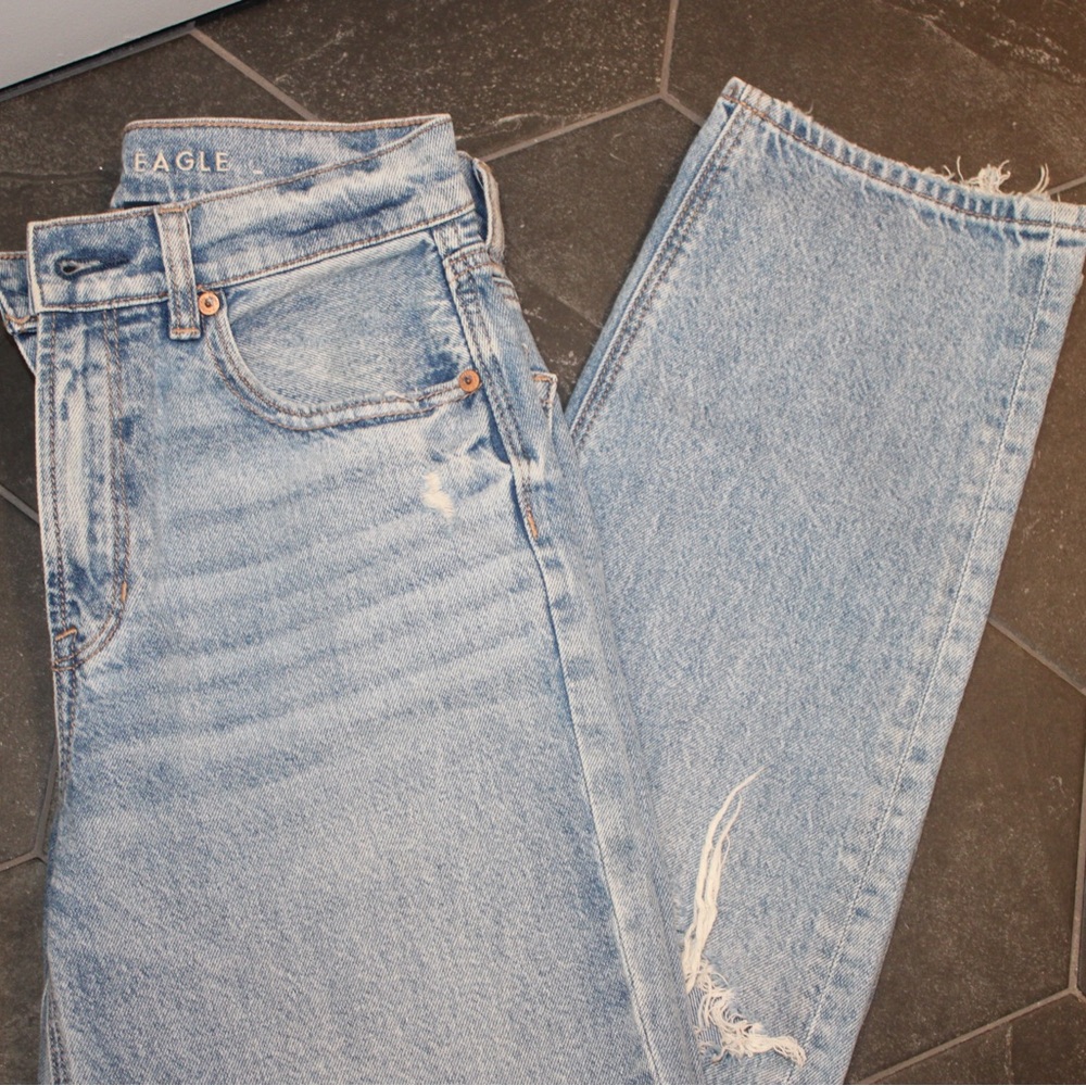 ✨ American Eagle Strigid Super High Rise Baggy Straight Ripped Jeans – Size 0 ✨